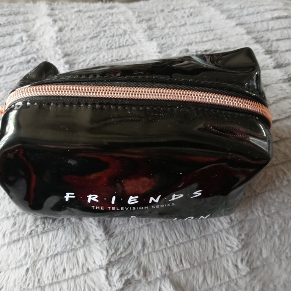 Friends x Revolution Black Cosmetic/Travel Make Up Pouch Zip Up New - Picture 2 of 6